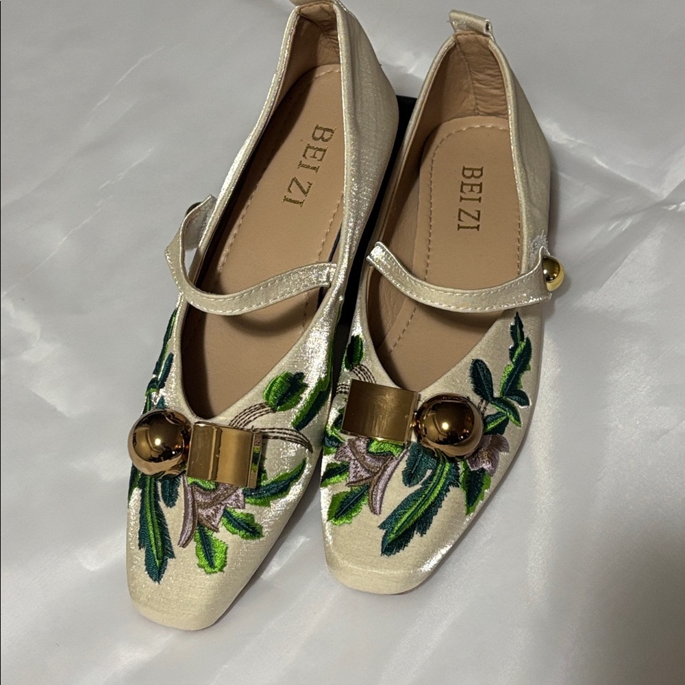 Cream Embroidered Women's Shoes